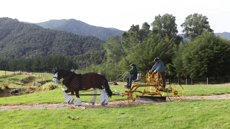 Impressive corrugated iron sculpture on Maungatapu Road